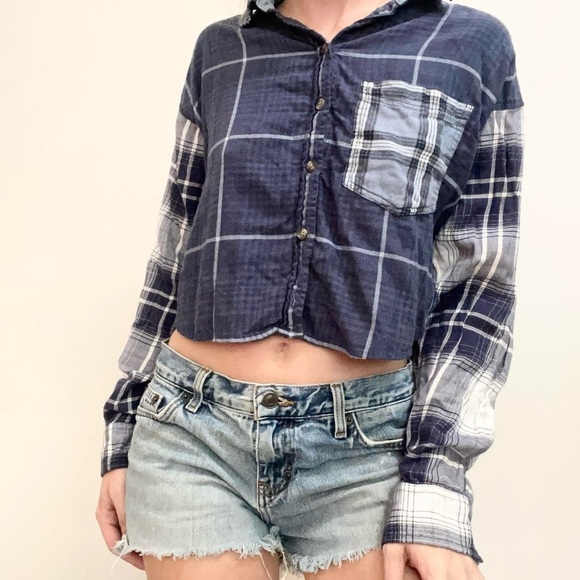 Checkered cropped button up flannel style shirt - Picture 6 of 7